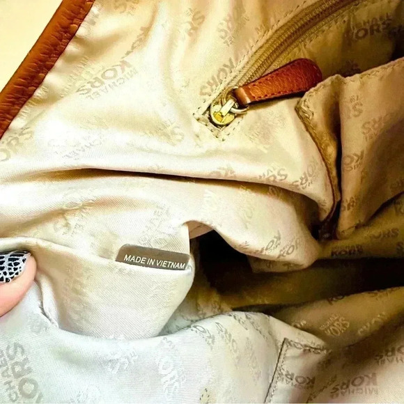 Micheal Kors Large Leather Tote - Picture 10 of 14